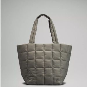 Lululemon quilted grid tote bag